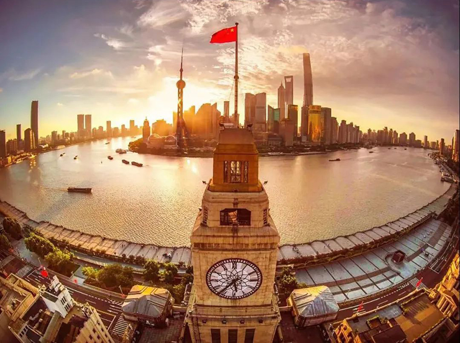 图为王正坤作品《上海晨曦》。