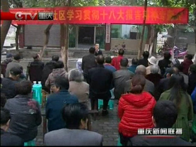 涪陵综合执法局某公务员穿着执法制服与婐露女子房间暧昧照片图片