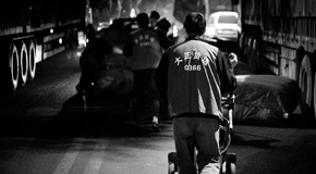 冬夜裏的朝天門搬運工