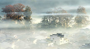 徽州古村的奇幻霧境