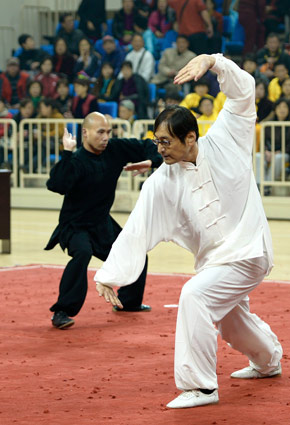 日本選手來華參賽學八極拳
